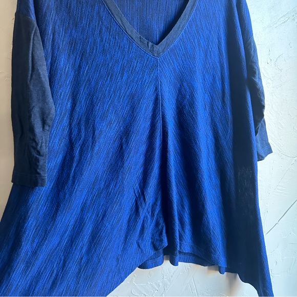 Splendid Blue V-Neck Oversized 3/4 Sleeve Top with Asymetrical Hem Size M - Picture 5 of 8